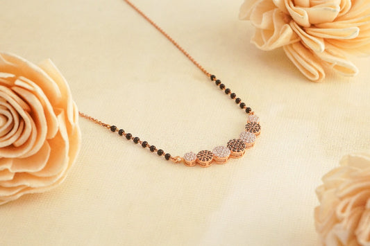Chic Mangalsutra with a Two-Tone Cluster Design